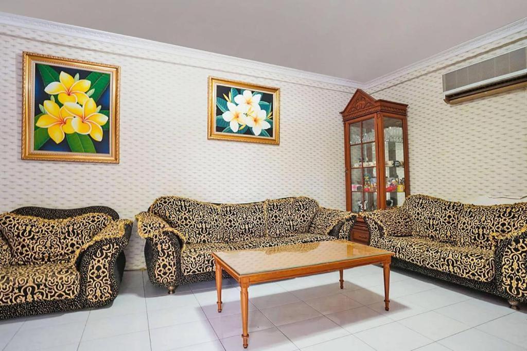 Oyo 91680 Hotel Mentari Палембанг Екстериор снимка